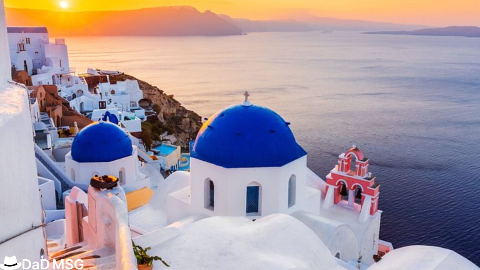 Santorini Greece: A Guide to the Best Beaches, Restaurants, and Views in 2022